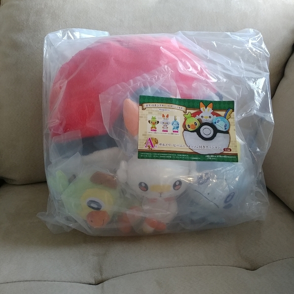 Pokemon pokeball plush cushion with Grookey, Sobble, and Scorbunny - Picture 2 of 2